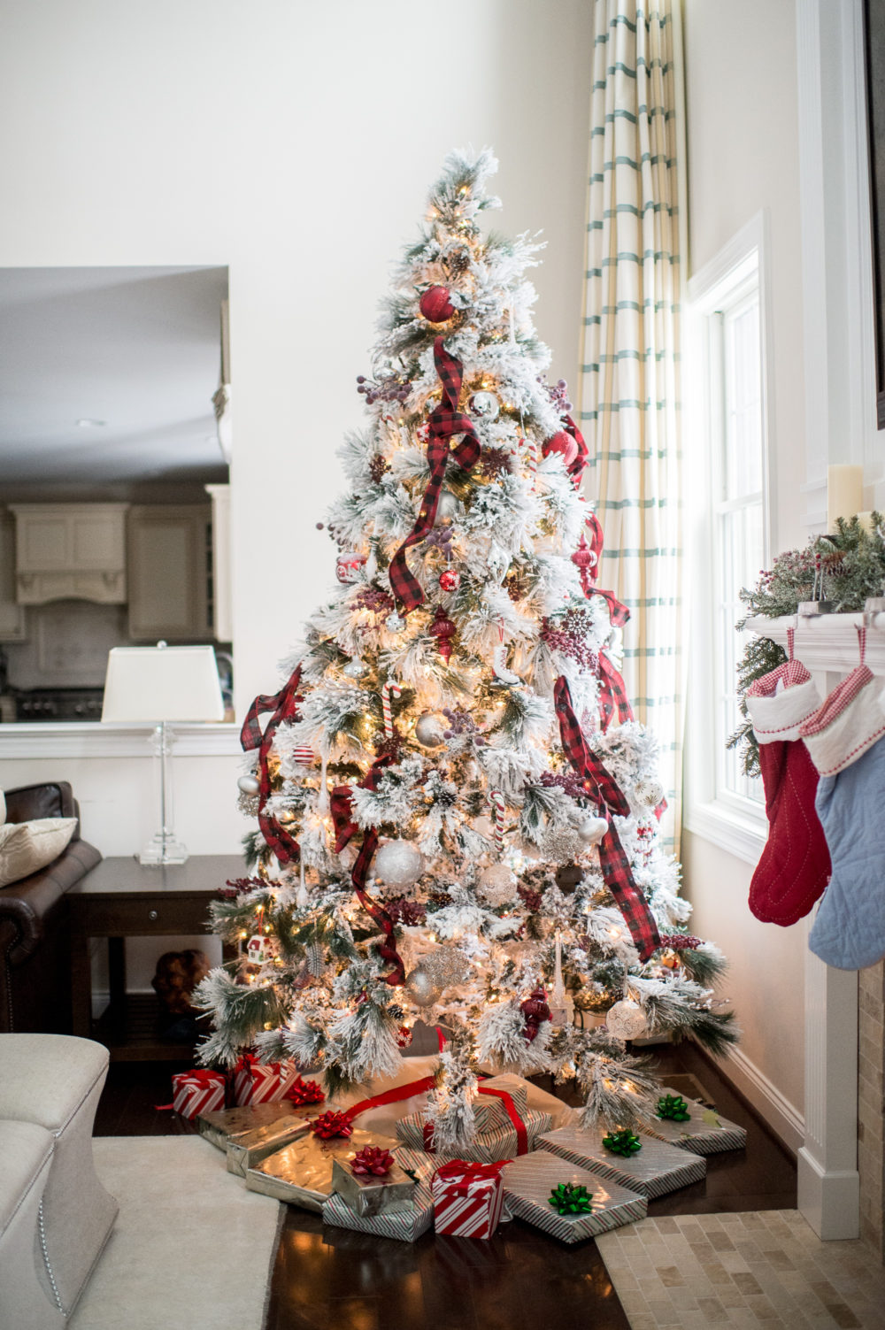 Petite Fashion and Style Blog | Christmas Decoration Inspiration | My Home for the Holidays | Click to Read More...