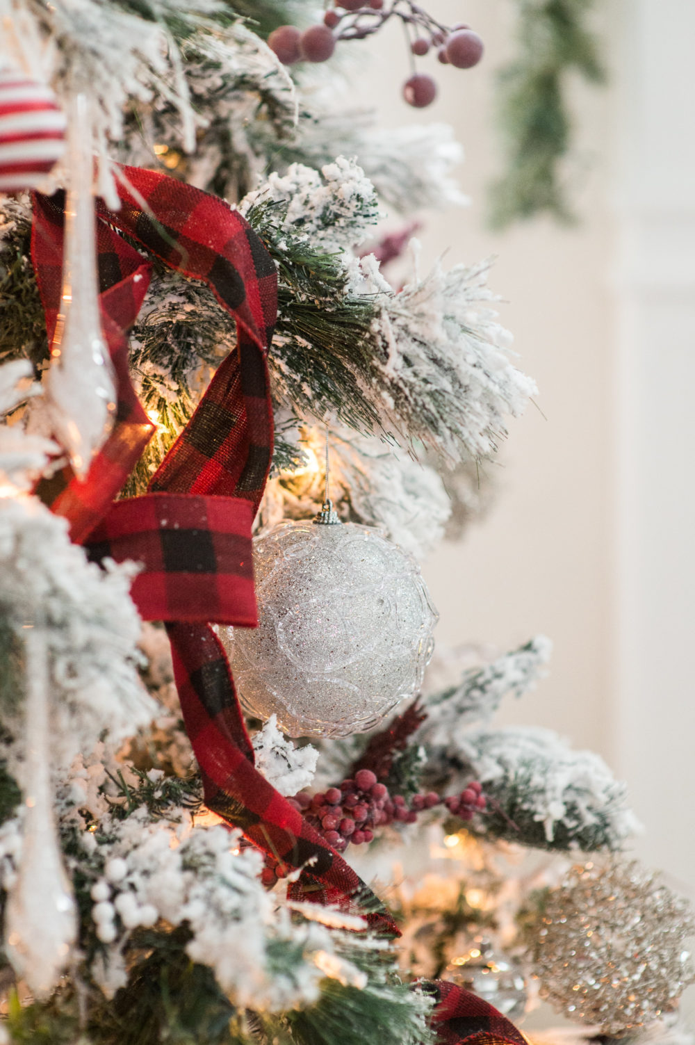 Petite Fashion and Style Blog | Christmas Decoration Inspiration | My Home for the Holidays | Flocked Christmas Tree | Click to Read More...
