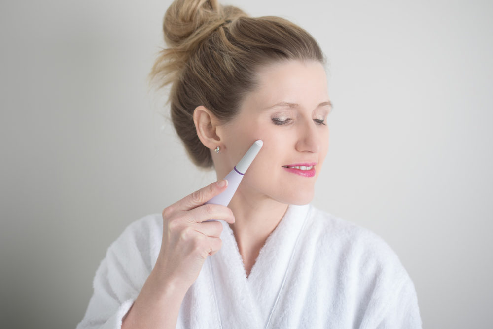 Petite Fashion and Style Blog | Michael Todd Beauty Sonicsmooth Dermaplaning System Review | Click to Read More...