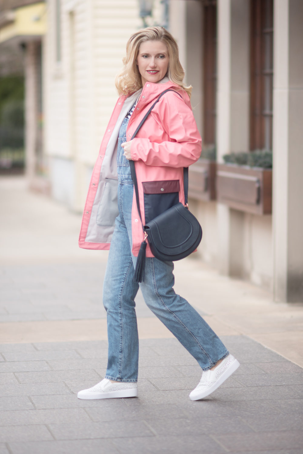 Michigan Petite Fashion and Lifestyle Blog | AG Jeans Leah Overalls | Vionic Midi Perf Shoes | GiGi New York Jenni Bag