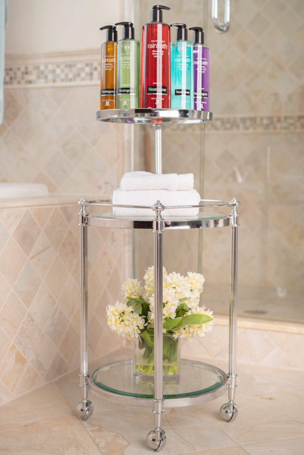 Petite Fashion and Style Blog | Neutrogena Rain Bath Review.