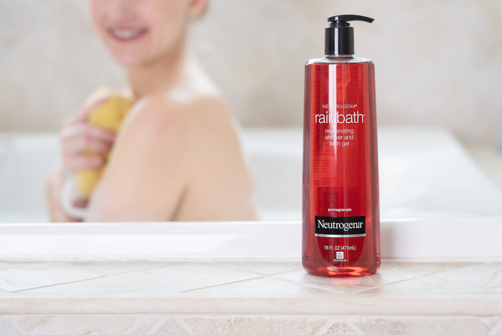 Petite Fashion and Style Blog | Neutrogena Rain Bath Review.