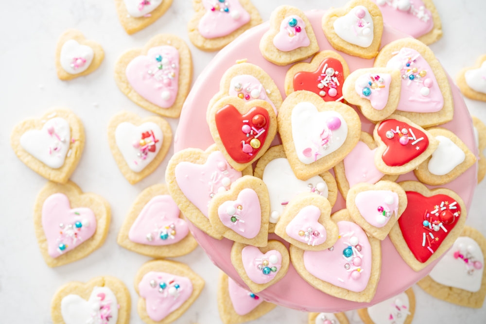 Petite Fashion and Style Blog | Valentine's Day Sugar Cookies | Sugar Cookie Recipe | How to Flood a Cookie