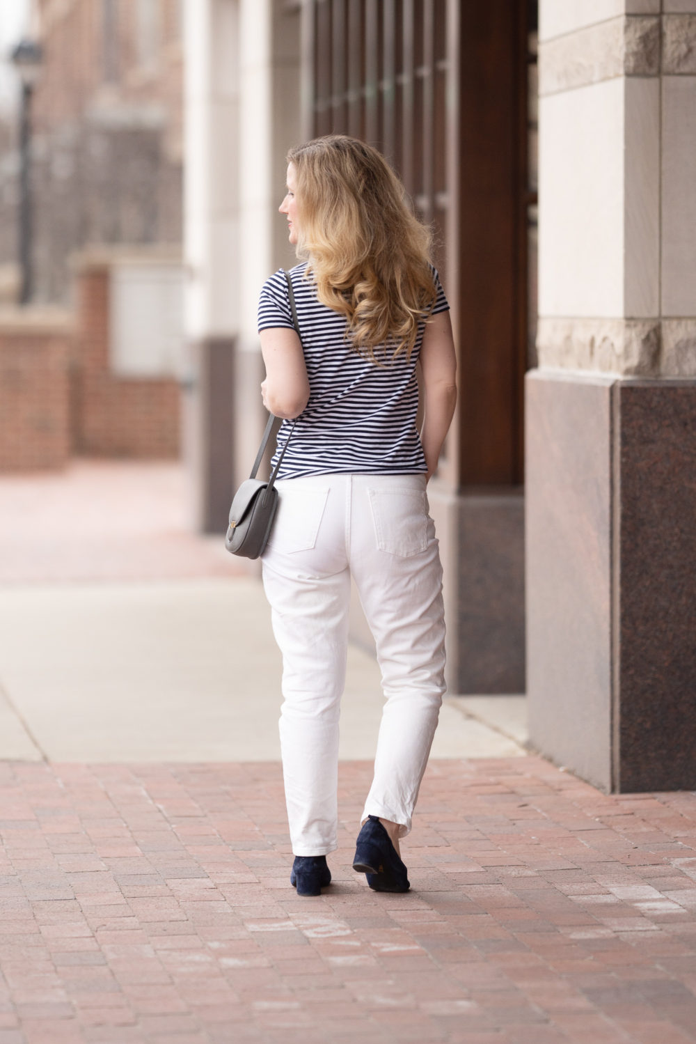 Petite Fashion Blog | Everlane Cotton V-Neck T-shirt | Everlane Cheeky Straight Jeans | Everlane Day Heel