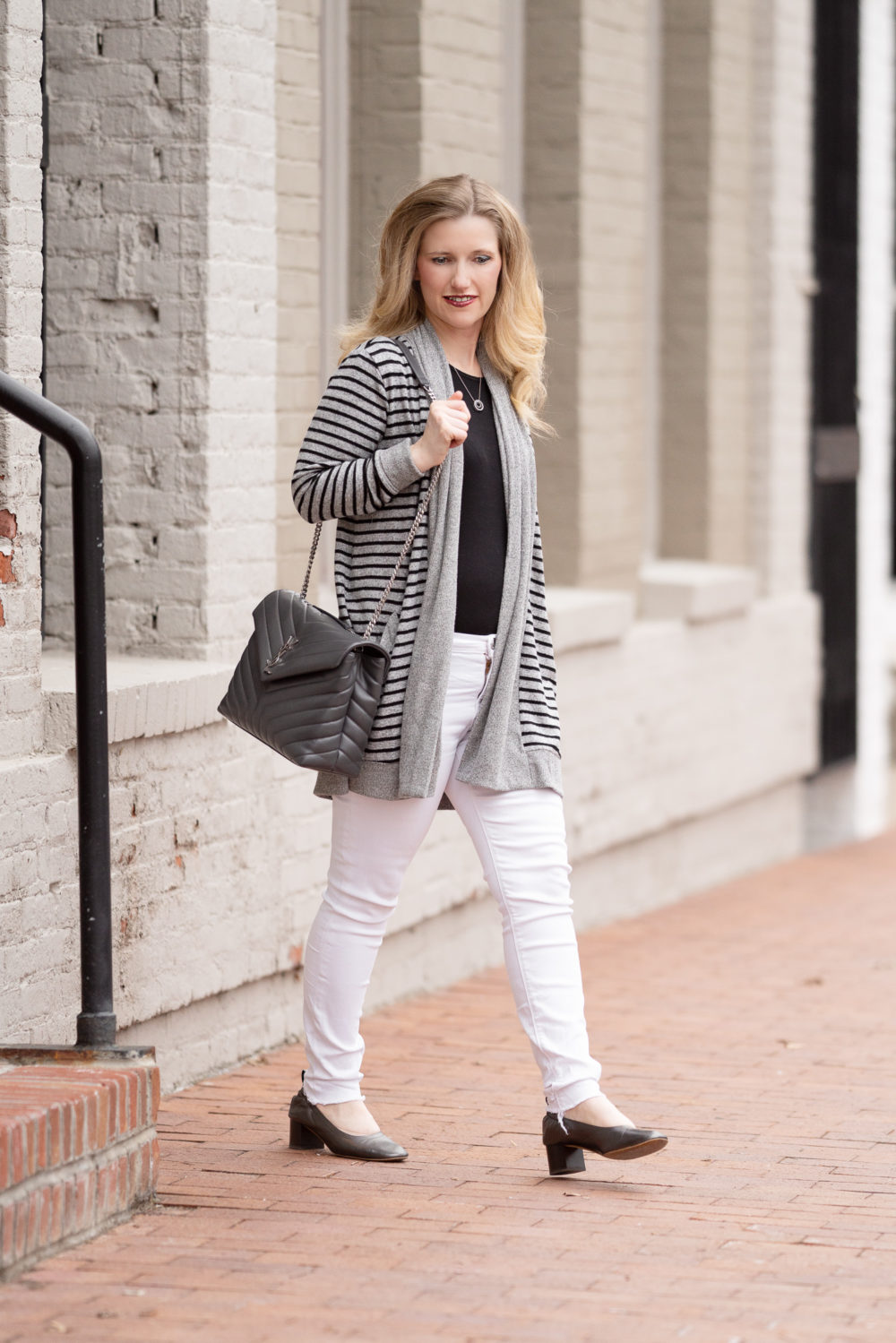 https://thebluehydrongeas.com/wp-content/uploads/2019/04/Petite-Fashion-Blog-Gibson-Cozy-Ribbed-Cardigan-3.jpg