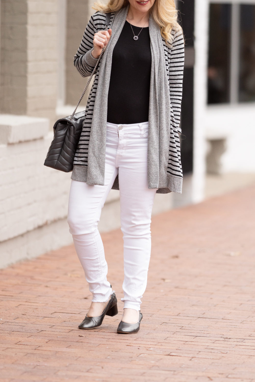 https://thebluehydrongeas.com/wp-content/uploads/2019/04/Petite-Fashion-Blog-Gibson-Cozy-Ribbed-Cardigan-3.jpg