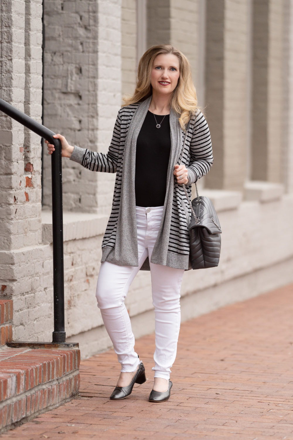 https://thebluehydrongeas.com/wp-content/uploads/2019/04/Petite-Fashion-Blog-Gibson-Cozy-Ribbed-Cardigan-3.jpg