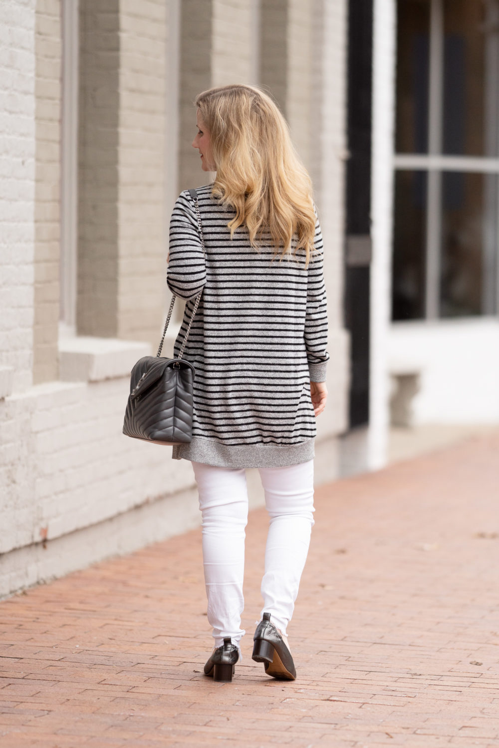 https://thebluehydrongeas.com/wp-content/uploads/2019/04/Petite-Fashion-Blog-Gibson-Cozy-Ribbed-Cardigan-3.jpg