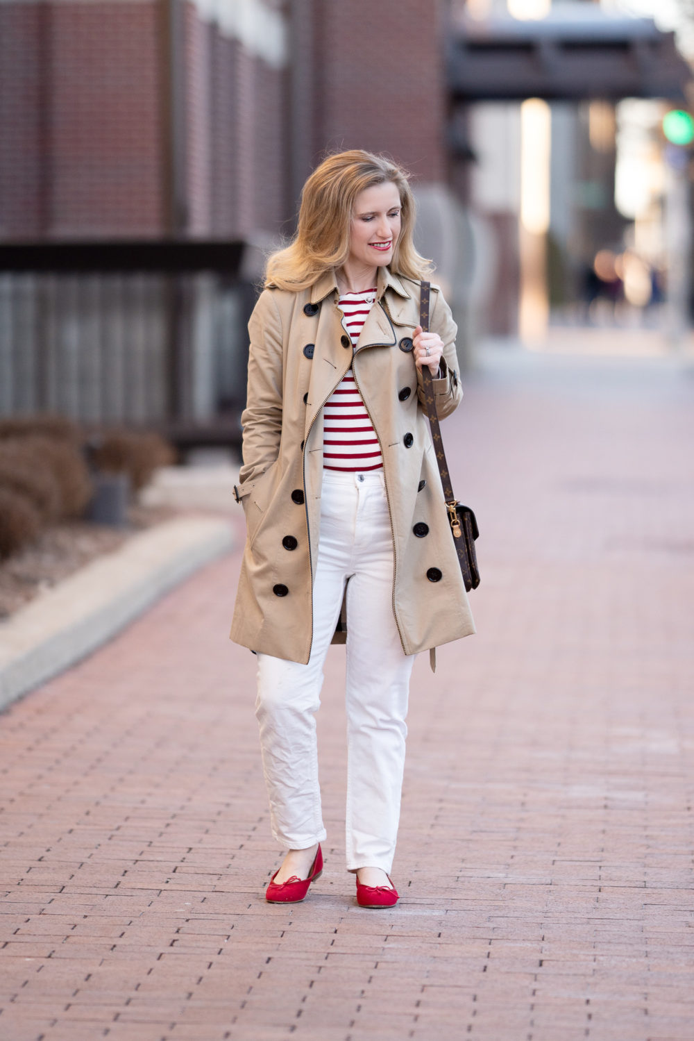 Petite Fashion Blog | MargauxNY Ballerina Flats | MargauxNY Demi Flats | Margaux NY Review | Everlane Cheeky Straight Jeans | Burberry Sandringham Trench | Louis Vuitton Pochette Mettis