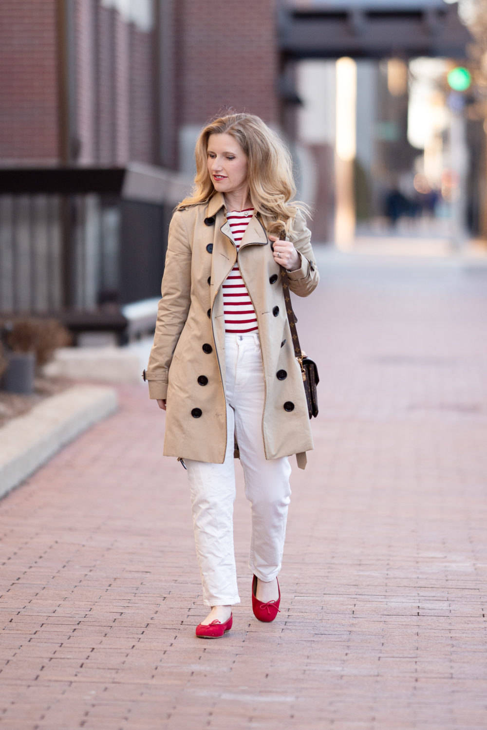 Petite Fashion Blog | MargauxNY Ballerina Flats | MargauxNY Demi Flats | Margaux NY Review | Everlane Cheeky Straight Jeans | Burberry Sandringham Trench | Louis Vuitton Pochette Mettis