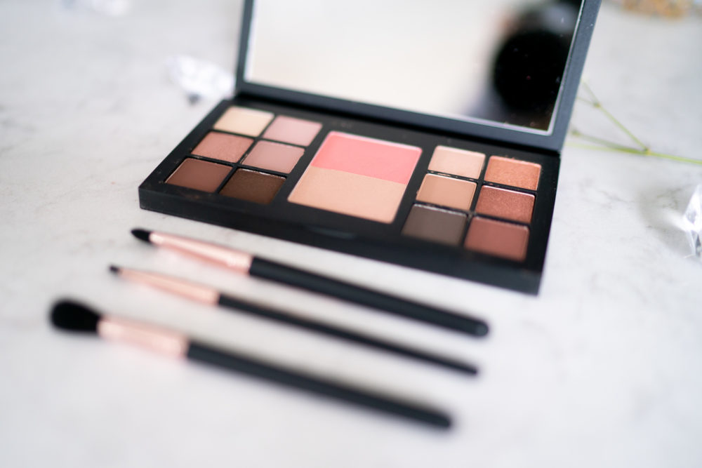 Petite Fashion Blog | Nordstrom Anniversary Sale Beauty Finds MAC Eyeshadow Palette 