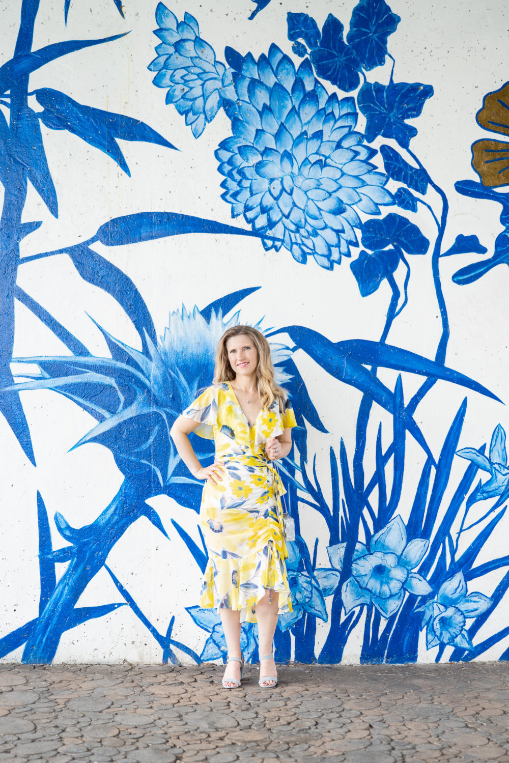 Petite Fashion Blog | 3rd Year Blogging Anniversary | Eliza J Chiffon Faux Wrap Dress | Ping Tong Park Chicago Wall