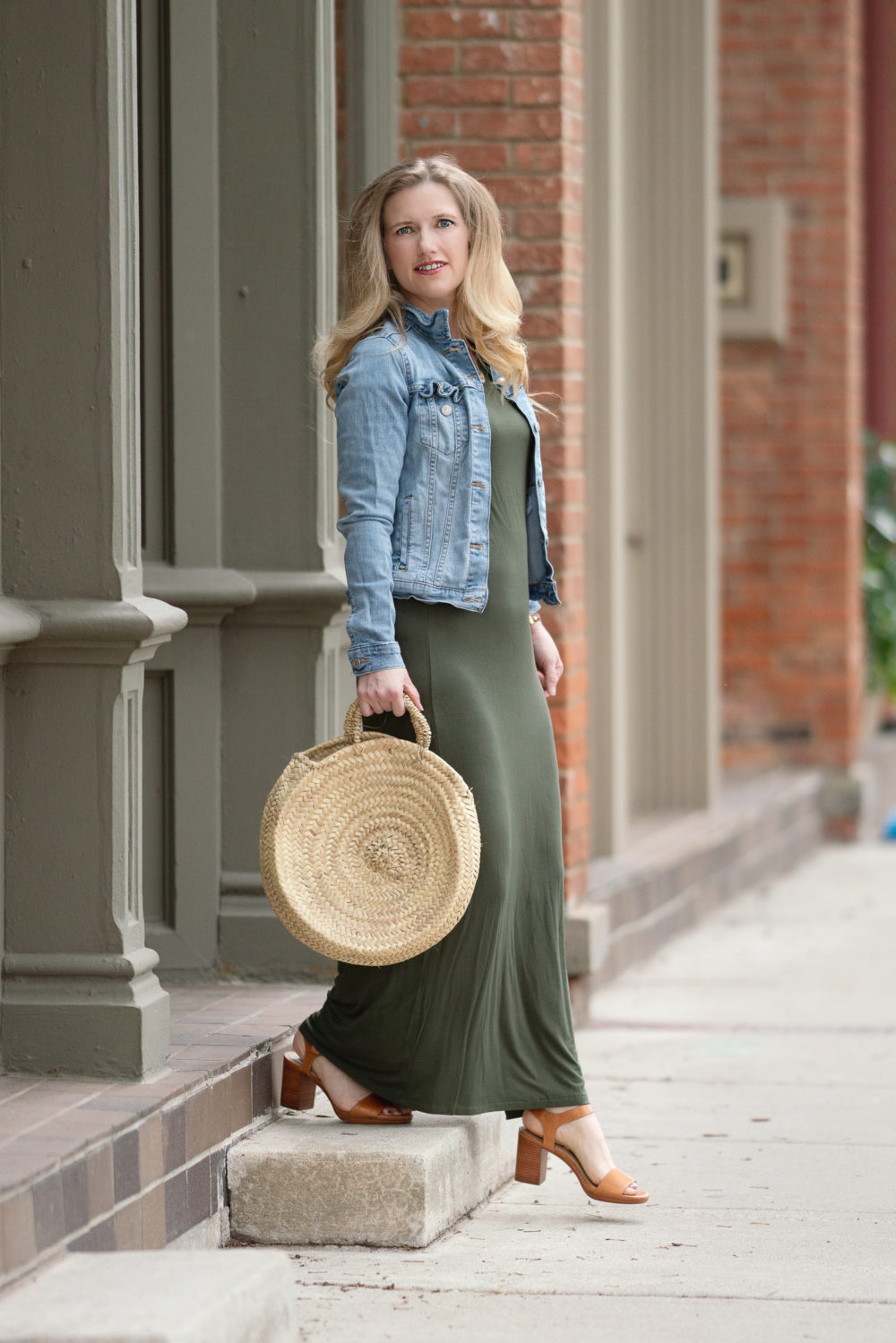 Petite Fashion Blog | Amazon Daily Ritual Maxi Dress | Levis Trucker Denim Jacket