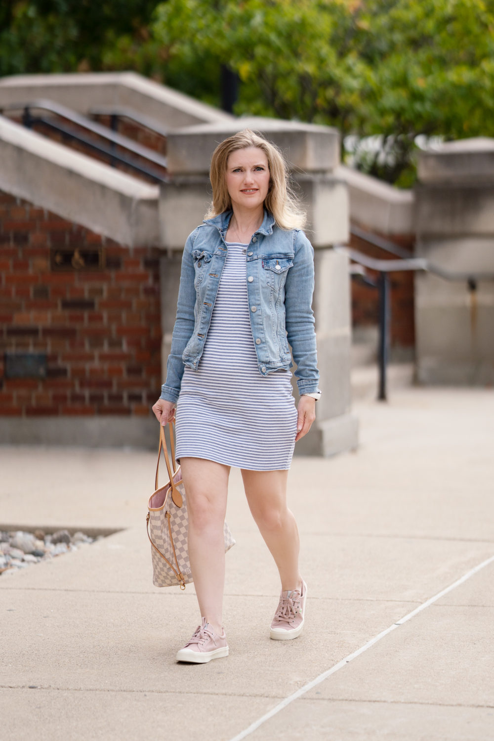 Petite Fashion Blog | Cariuma Review | Cariuma Sneaker Review
