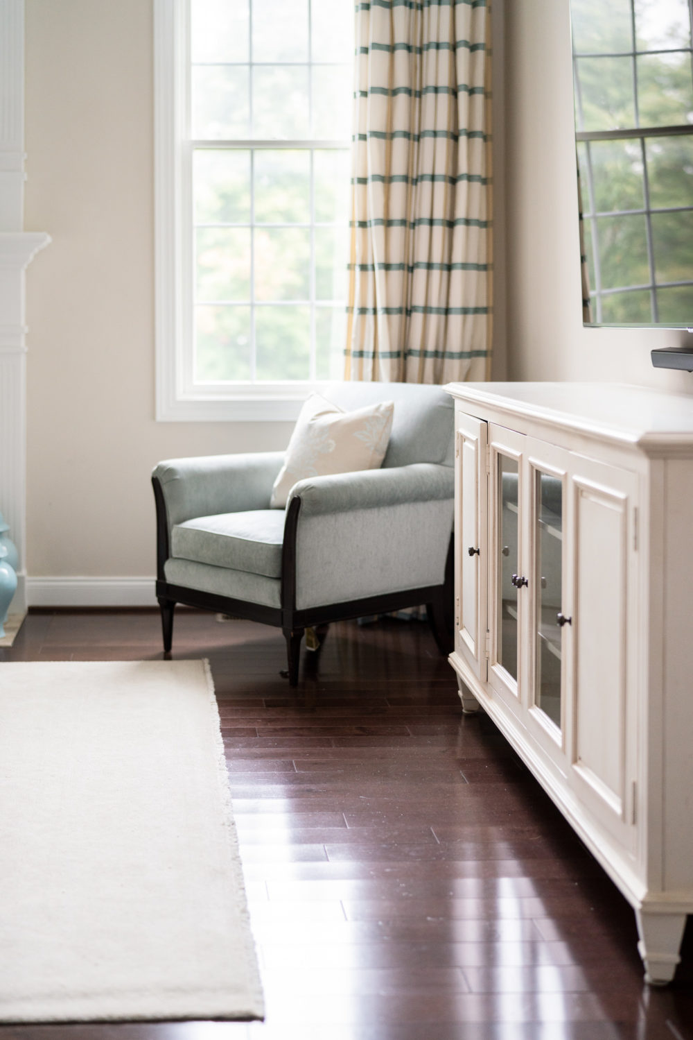 Petite Fashion Blog | Serena and Lily Pillows | Serena and Lily Friends and Family Sale | Serena and Lily Coupon