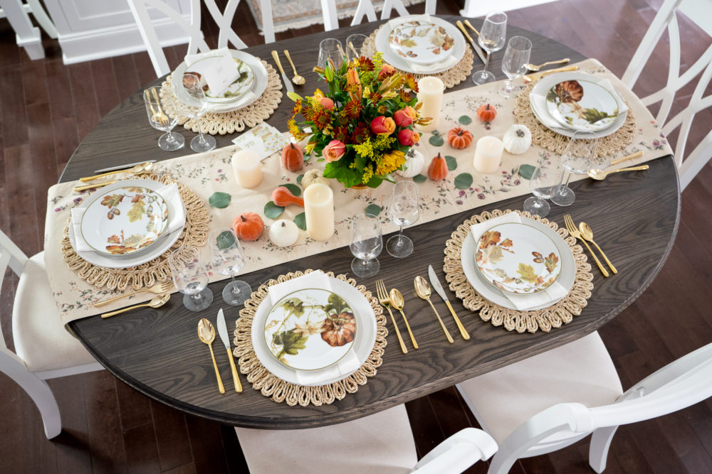 Petite Fashion Blog | FTD Flowers | FTD Thanksgiving Bouquet | Thanksgiving table decor | Thanksgiving tablescape | Pumpkin Pie recipe | 