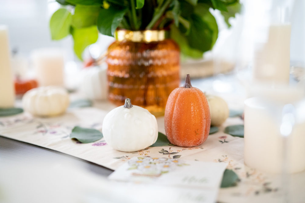 Petite Fashion Blog | FTD Flowers | FTD Thanksgiving Bouquet | Thanksgiving table decor | Thanksgiving tablescape | Pumpkin Pie recipe | 