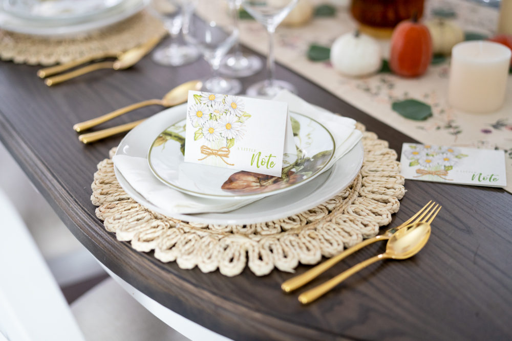Petite Fashion Blog | FTD Flowers | FTD Thanksgiving Bouquet | Thanksgiving table decor | Thanksgiving tablescape | Pumpkin Pie recipe | 