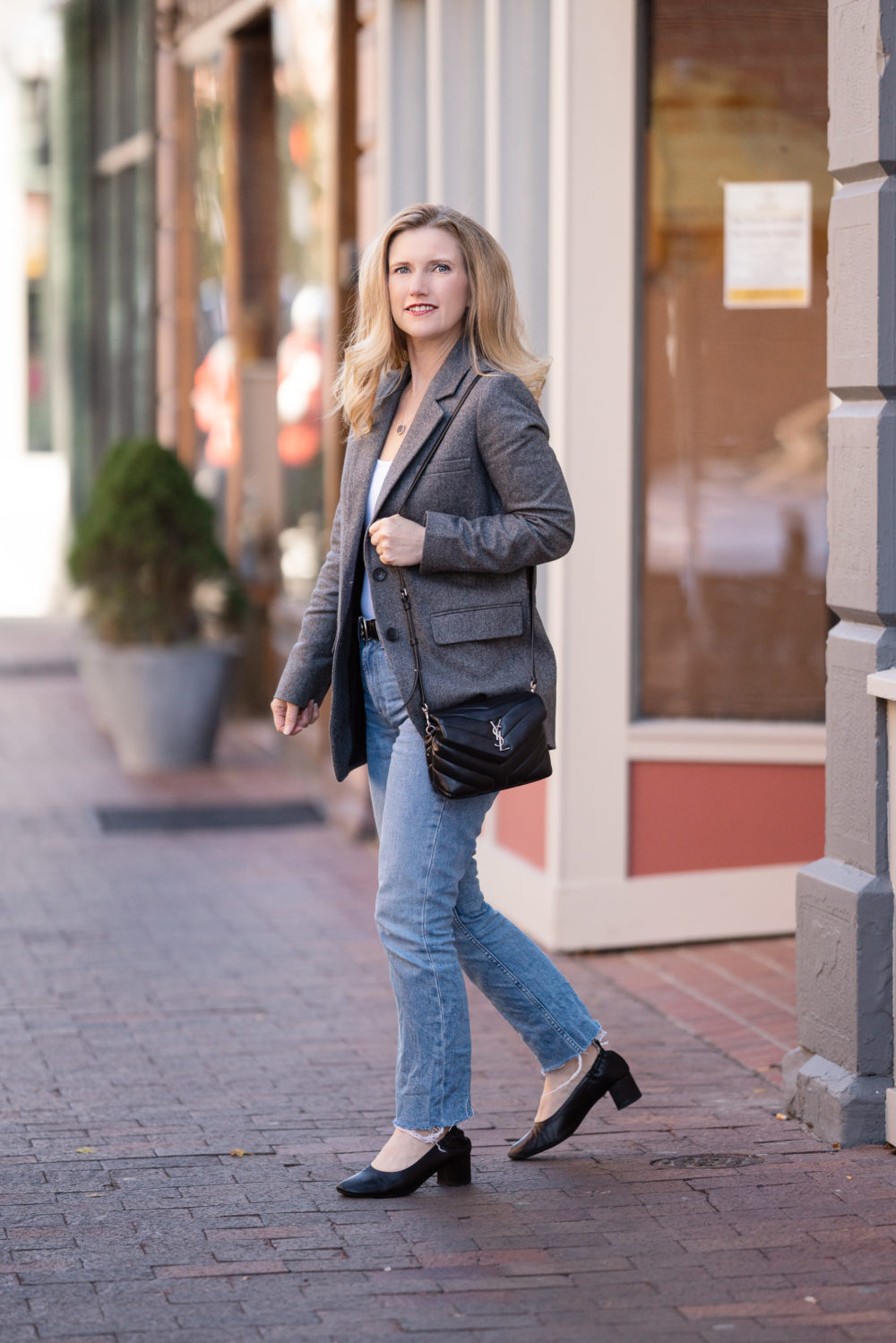 Petite Fashion Blog | Everlane Kick Crop Jeans | Everlane Day Heel | Everlane Oversized Blazer