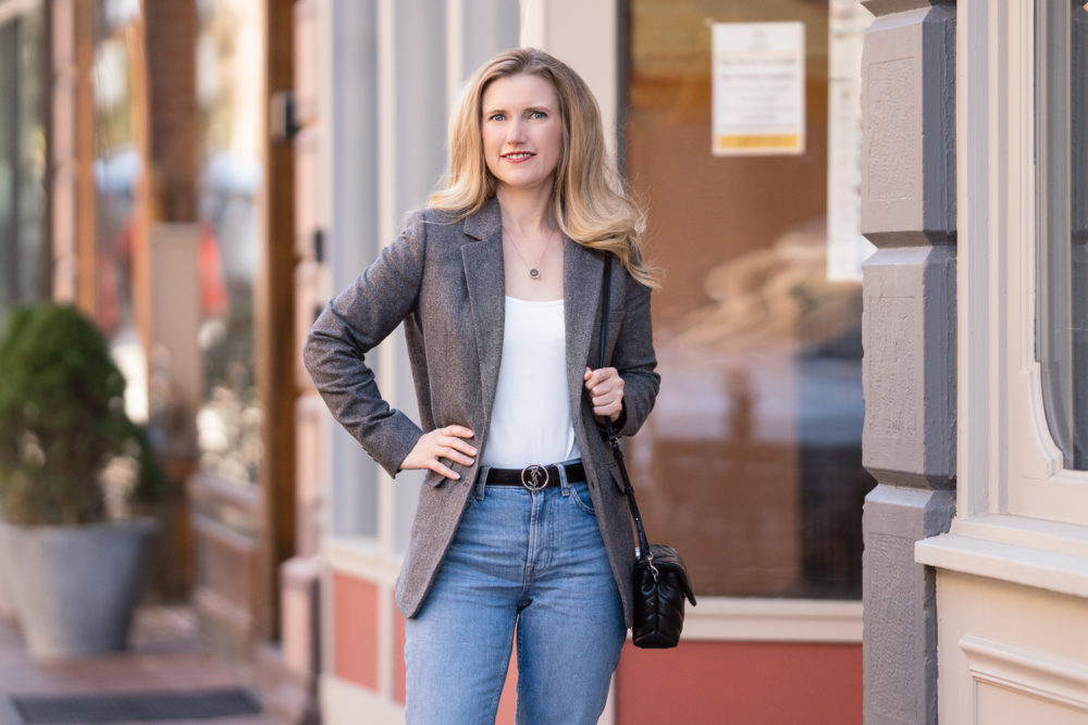Petite Fashion Blog | Everlane Kick Crop Jeans | Everlane Day Heel | Everlane Oversized Blazer